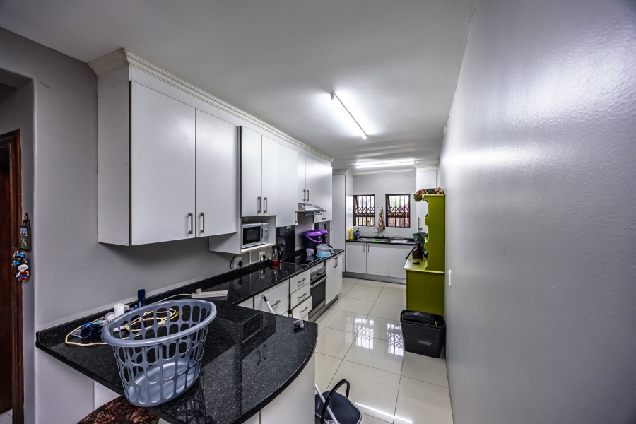 To Let 5 Bedroom Property for Rent in Cove Rock Eastern Cape